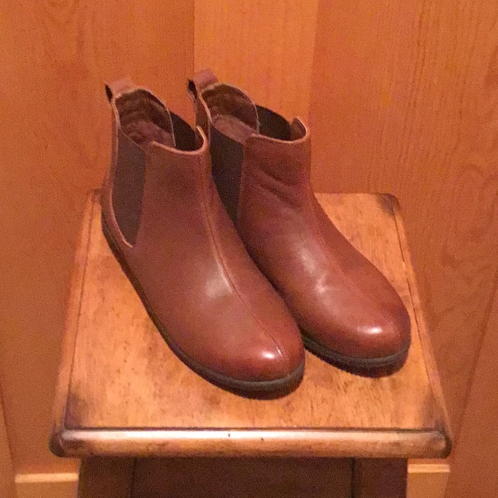 SoftWalk Highland Chelsea Boots